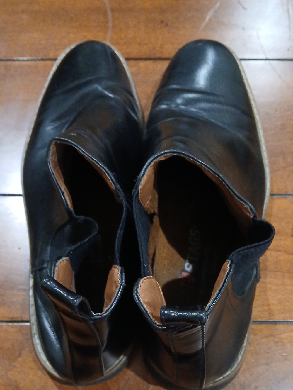 Men's Black Chukka Boots — Sleek Leather Dress-Casual Style
